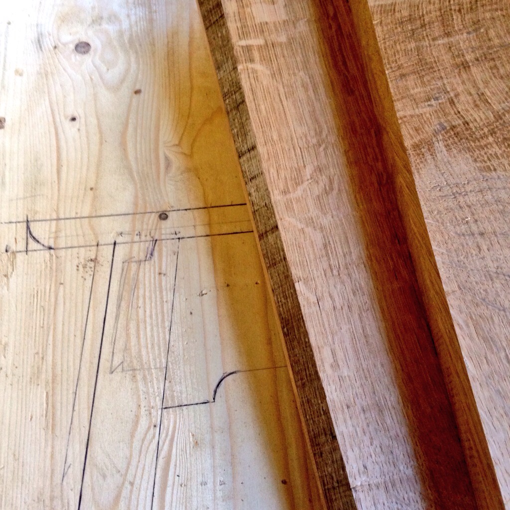 Derw a chynllun // Oak and template