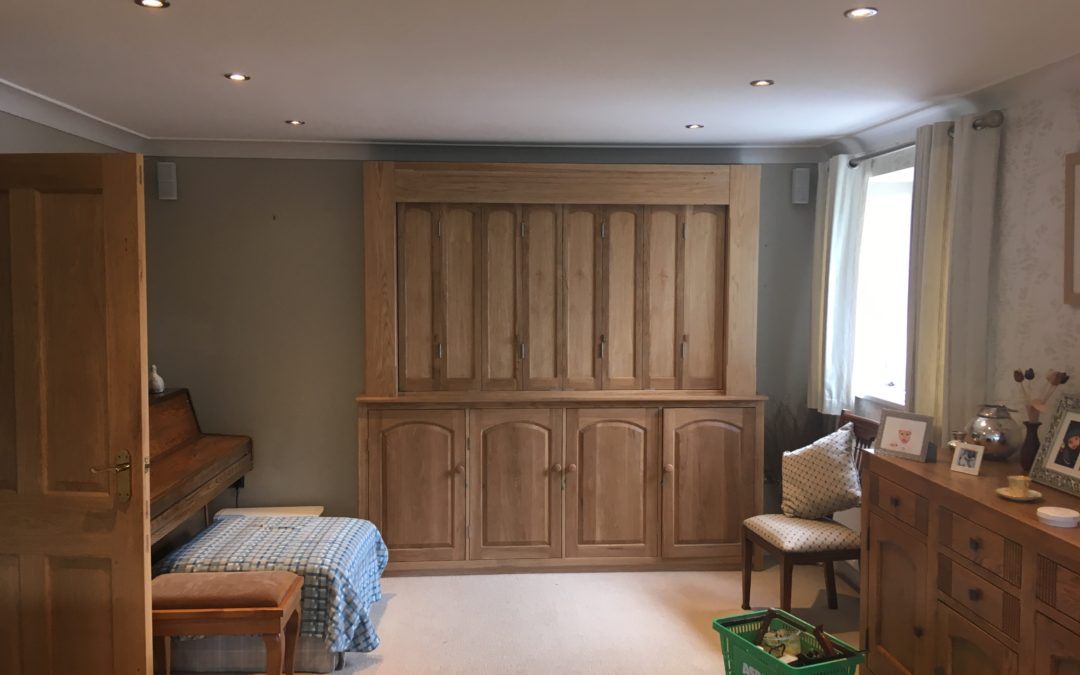 Cwpwrdd Teledu | TV Cupboard
