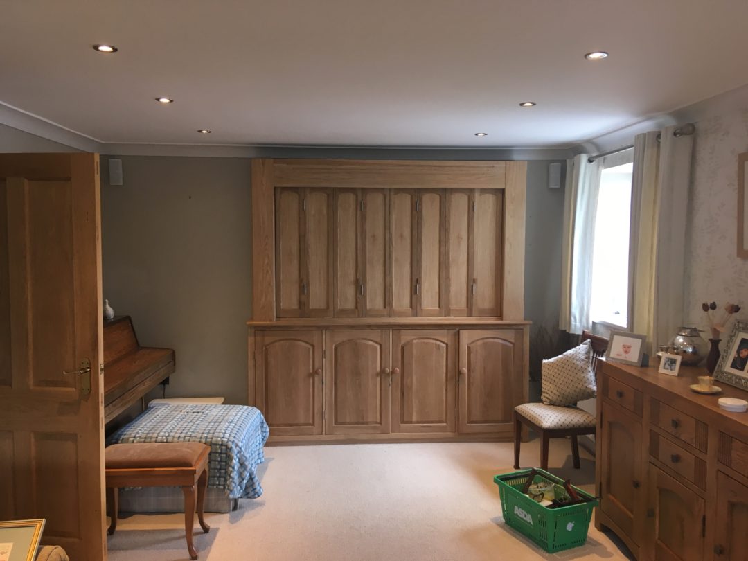 Cwpwrdd Teledu | TV Cupboard